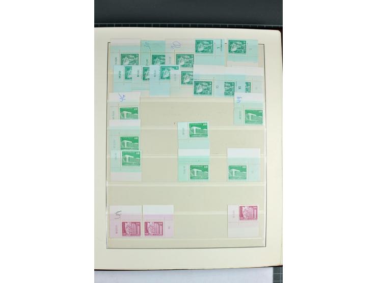 1973/81, postfrische Spezialsammlung der Ausgabe Aufbau in der DDR im Großformat und Kleinformat, dabei Typen, Papiersorten, 