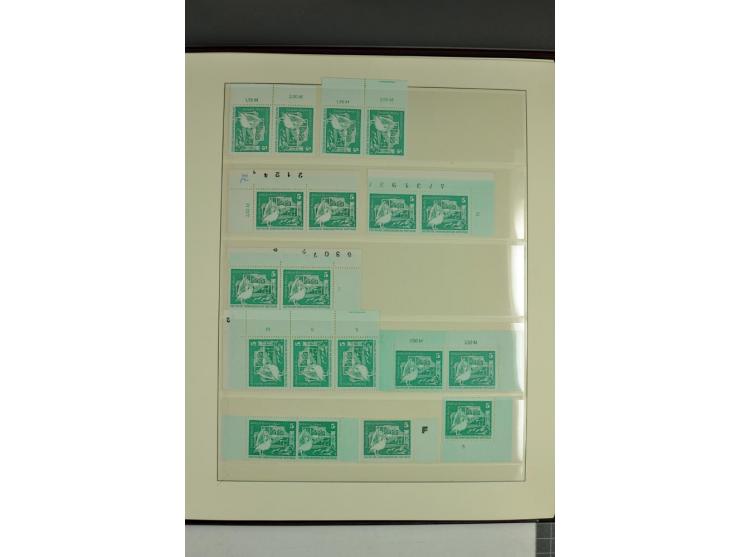 1973/81, postfrische Spezialsammlung der Ausgabe Aufbau in der DDR im Großformat und Kleinformat, dabei Typen, Papiersorten, 
