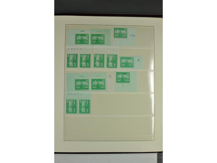 1973/81, postfrische Spezialsammlung der Ausgabe Aufbau in der DDR im Großformat und Kleinformat, dabei Typen, Papiersorten, 