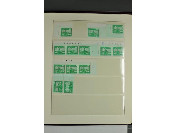 1973/81, postfrische Spezialsammlung der Ausgabe Aufbau in der DDR im Großformat und Kleinformat, dabei Typen, Papiersorten, 