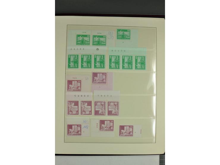 1973/81, postfrische Spezialsammlung der Ausgabe Aufbau in der DDR im Großformat und Kleinformat, dabei Typen, Papiersorten, 