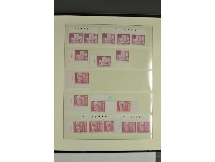 1973/81, postfrische Spezialsammlung der Ausgabe Aufbau in der DDR im Großformat und Kleinformat, dabei Typen, Papiersorten, 