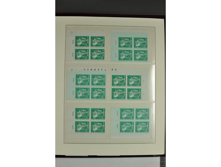 1973/81, postfrische Spezialsammlung der Ausgabe Aufbau in der DDR im Großformat und Kleinformat, dabei Typen, Papiersorten, 