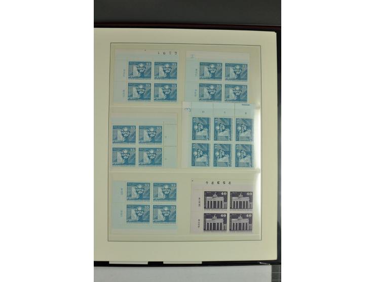 1973/81, postfrische Spezialsammlung der Ausgabe Aufbau in der DDR im Großformat und Kleinformat, dabei Typen, Papiersorten, 