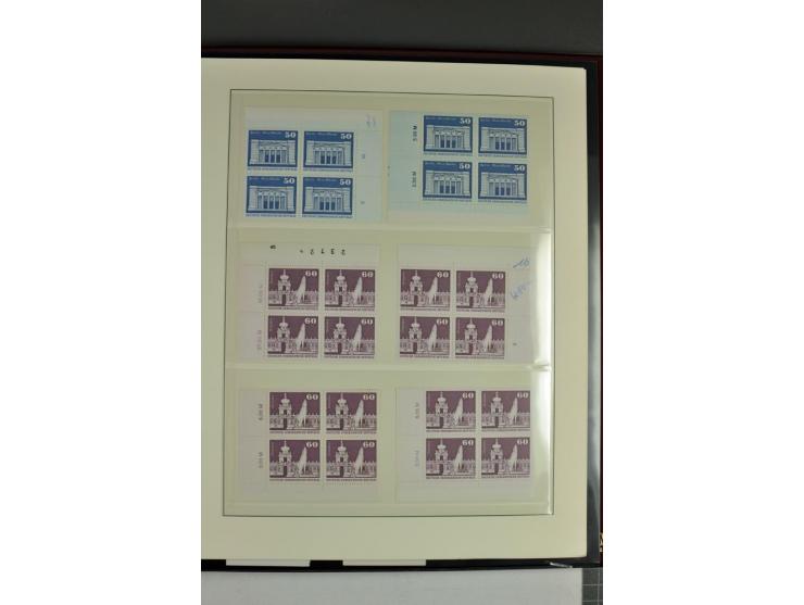 1973/81, postfrische Spezialsammlung der Ausgabe Aufbau in der DDR im Großformat und Kleinformat, dabei Typen, Papiersorten, 