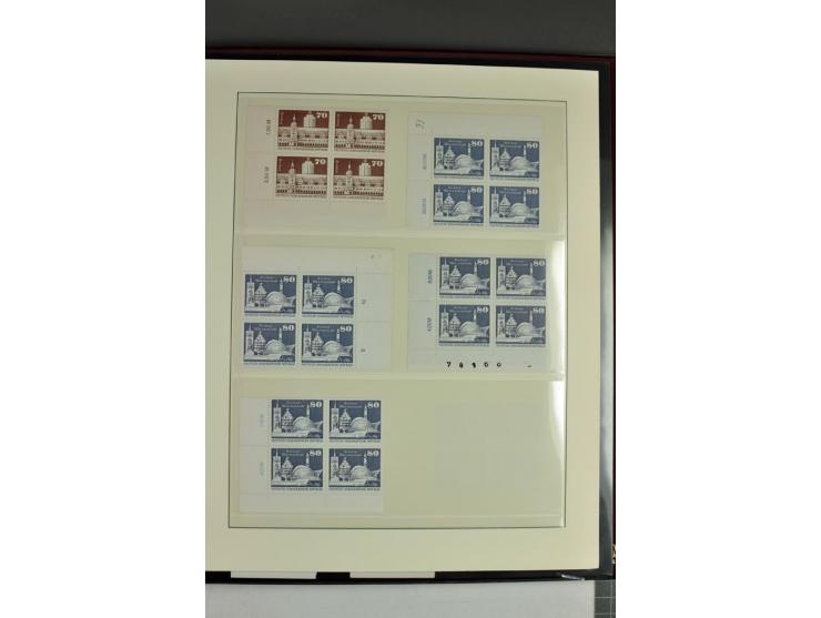 1973/81, postfrische Spezialsammlung der Ausgabe Aufbau in der DDR im Großformat und Kleinformat, dabei Typen, Papiersorten, 