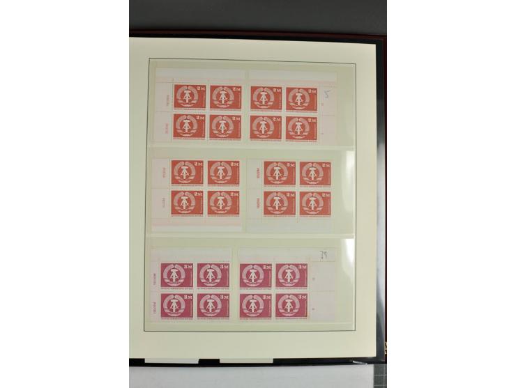 1973/81, postfrische Spezialsammlung der Ausgabe Aufbau in der DDR im Großformat und Kleinformat, dabei Typen, Papiersorten, 