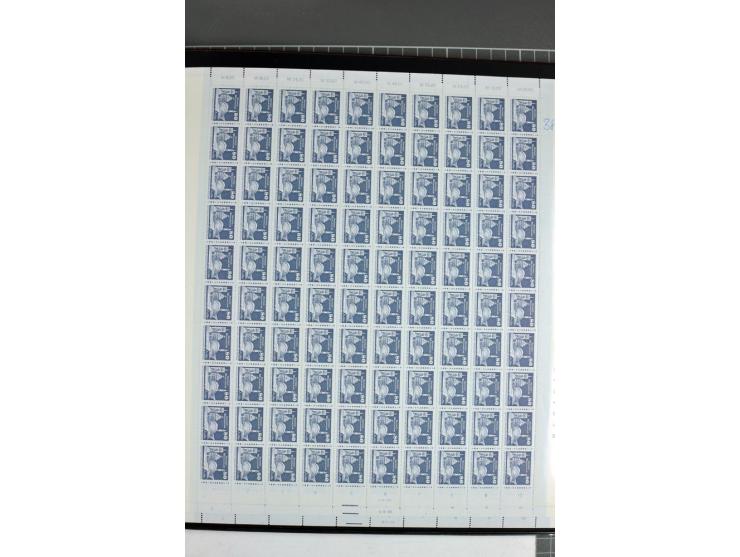 1980/81, postfrische Bogen-Sammlung der Ausgabe Aufbau in der DDR im Kleinformat, dabei überkompletter Bogensatz von 90 Bögen
