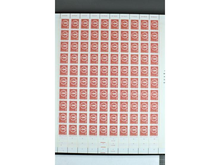1980/81, postfrische Bogen-Sammlung der Ausgabe Aufbau in der DDR im Kleinformat, dabei überkompletter Bogensatz von 90 Bögen