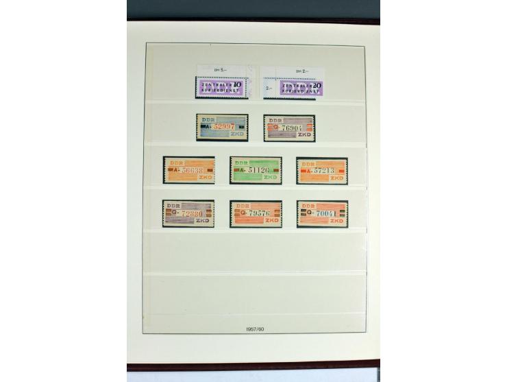DIENSTMARKEN: 1954/65, postfrische Sammlung mit Mi.-Nr. A 1-17 einheitlich aus der linken oberen Bogenecke, 22xI XII, 29-33y,