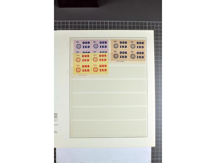 DIENSTMARKEN: 1954/65, postfrische und gestempelte Sammlung der Druckvermerke teils in 6er- oder 8er-Blocks, dabei Mi.-Nr. 1-