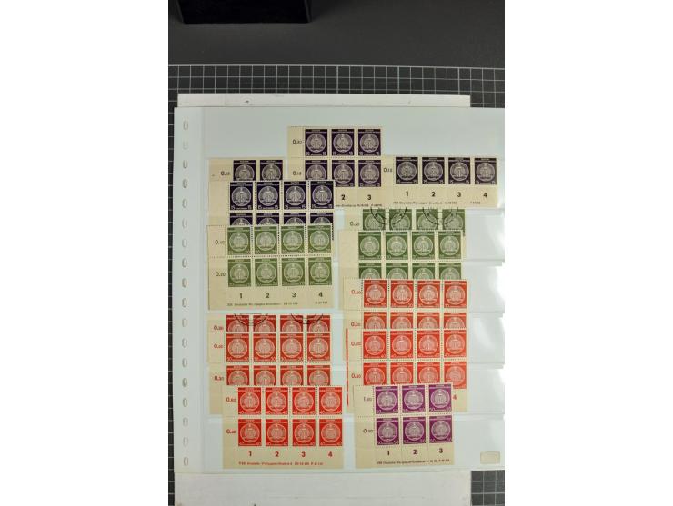 DIENSTMARKEN: 1954/65, postfrische und gestempelte Sammlung der Druckvermerke teils in 6er- oder 8er-Blocks, dabei Mi.-Nr. 1-