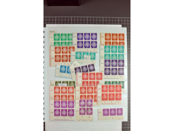 DIENSTMARKEN: 1954/65, postfrische und gestempelte Sammlung der Druckvermerke teils in 6er- oder 8er-Blocks, dabei Mi.-Nr. 1-