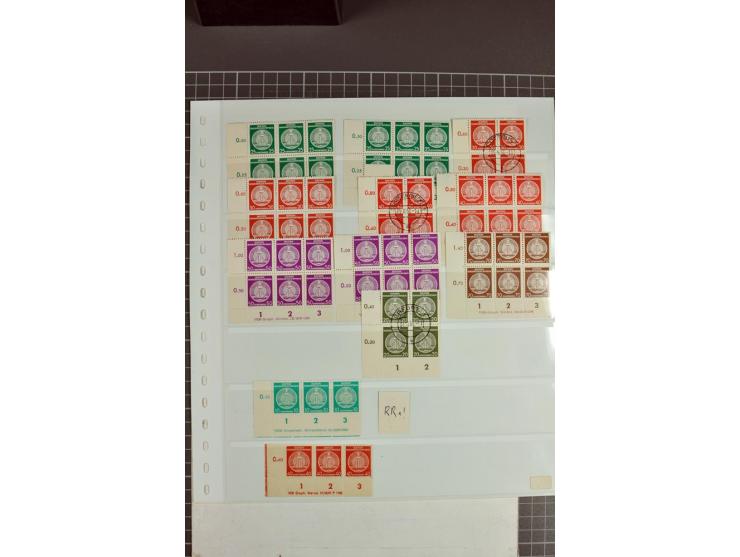 DIENSTMARKEN: 1954/65, postfrische und gestempelte Sammlung der Druckvermerke teils in 6er- oder 8er-Blocks, dabei Mi.-Nr. 1-