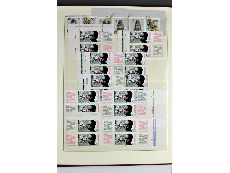 1953/90, überkomplette postfrische Zusammendruck-Sammlung, dabei auch aus Blocks und Kleinbogen ab Marx gezähnt und geschnitt