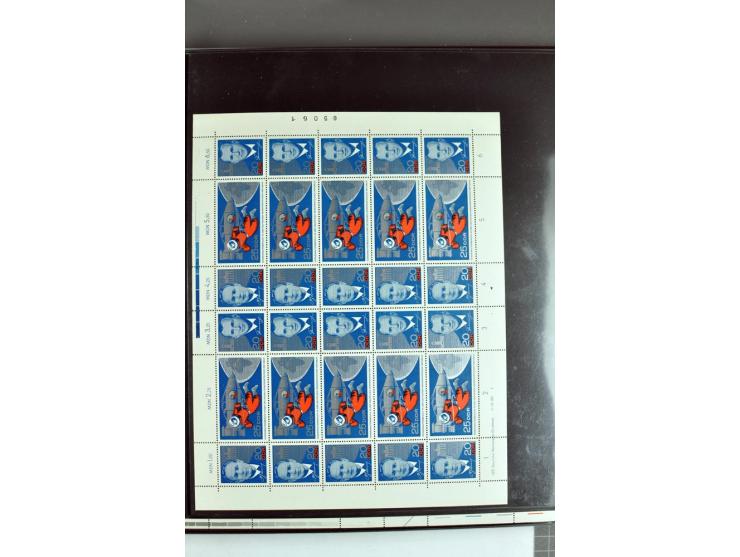 1959/90, umfangreiche postfrische Sammlung der Zusammendruck-Bogen nach Formnummern und Rand-Varianten spezialisiert, dabei D