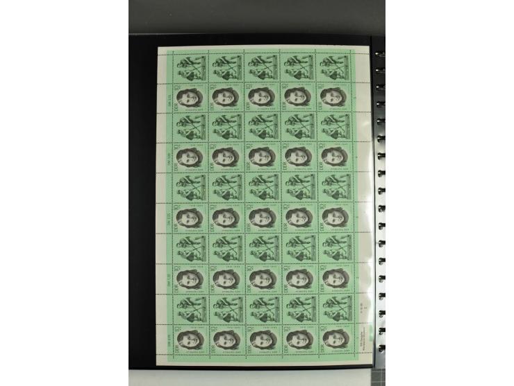 1959/90, umfangreiche postfrische Sammlung der Zusammendruck-Bogen nach Formnummern und Rand-Varianten spezialisiert, dabei D