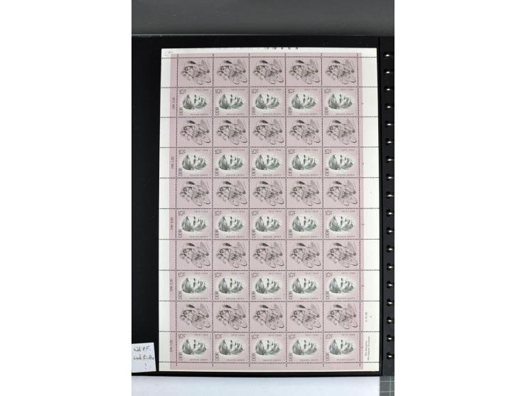 1959/90, umfangreiche postfrische Sammlung der Zusammendruck-Bogen nach Formnummern und Rand-Varianten spezialisiert, dabei D
