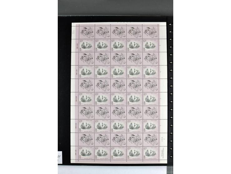 1959/90, umfangreiche postfrische Sammlung der Zusammendruck-Bogen nach Formnummern und Rand-Varianten spezialisiert, dabei D