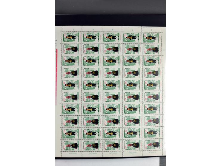 1959/90, umfangreiche postfrische Sammlung der Zusammendruck-Bogen nach Formnummern und Rand-Varianten spezialisiert, dabei D