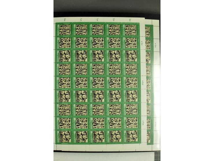 1959/90, umfangreiche postfrische Sammlung der Zusammendruck-Bogen nach Formnummern und Rand-Varianten spezialisiert, dabei D