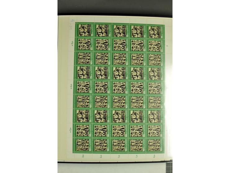 1959/90, umfangreiche postfrische Sammlung der Zusammendruck-Bogen nach Formnummern und Rand-Varianten spezialisiert, dabei D