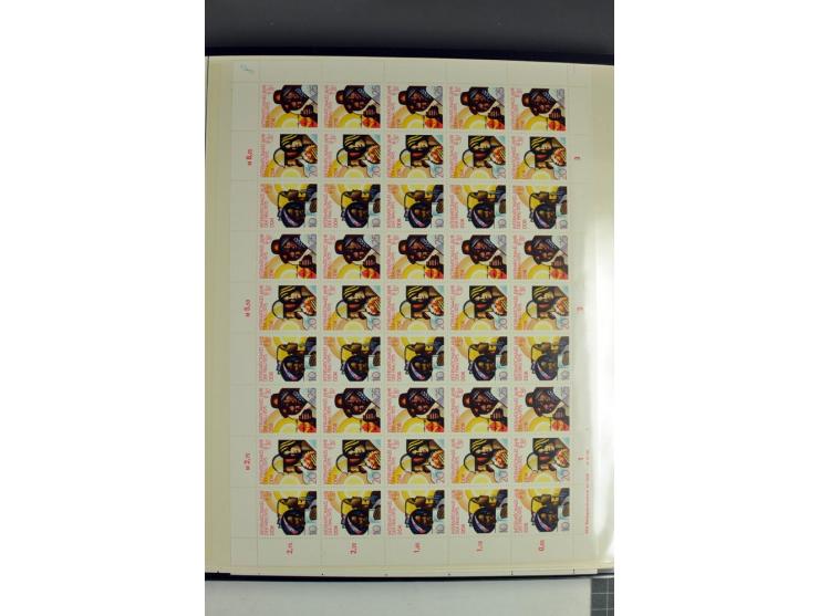 1959/90, umfangreiche postfrische Sammlung der Zusammendruck-Bogen nach Formnummern und Rand-Varianten spezialisiert, dabei D