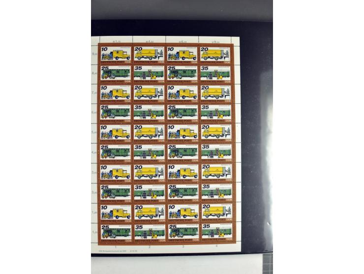 1959/90, umfangreiche postfrische Sammlung der Zusammendruck-Bogen nach Formnummern und Rand-Varianten spezialisiert, dabei D