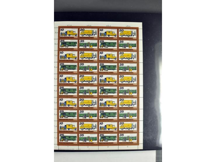 1959/90, umfangreiche postfrische Sammlung der Zusammendruck-Bogen nach Formnummern und Rand-Varianten spezialisiert, dabei D