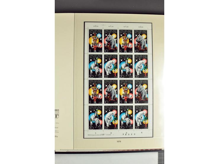 1959/90, umfangreiche postfrische Sammlung der Zusammendruck-Bogen nach Formnummern und Rand-Varianten spezialisiert, dabei D