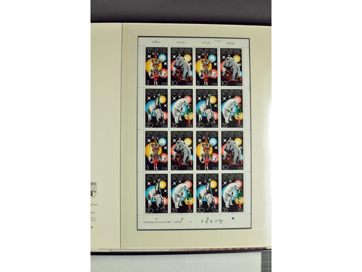 1959/90, umfangreiche postfrische Sammlung der Zusammendruck-Bogen nach Formnummern und Rand-Varianten spezialisiert, dabei D