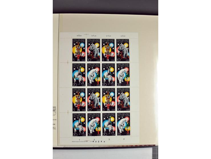 1959/90, umfangreiche postfrische Sammlung der Zusammendruck-Bogen nach Formnummern und Rand-Varianten spezialisiert, dabei D