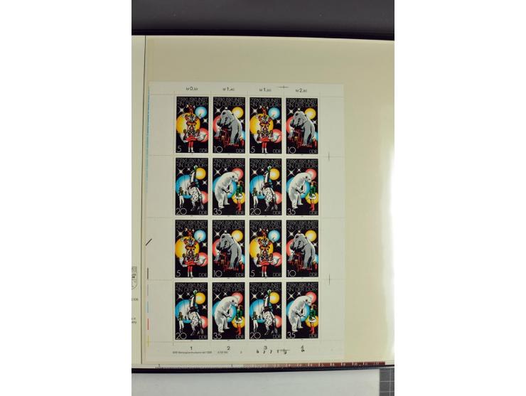 1959/90, umfangreiche postfrische Sammlung der Zusammendruck-Bogen nach Formnummern und Rand-Varianten spezialisiert, dabei D