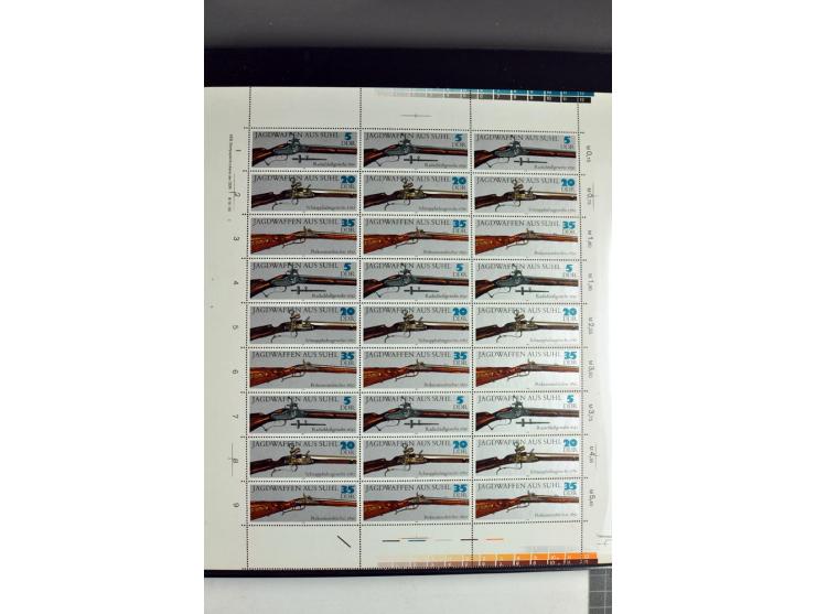 1959/90, umfangreiche postfrische Sammlung der Zusammendruck-Bogen nach Formnummern und Rand-Varianten spezialisiert, dabei D
