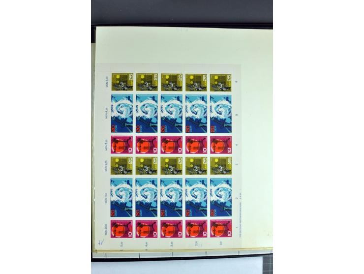 1959/90, umfangreiche postfrische Sammlung der Zusammendruck-Bogen nach Formnummern und Rand-Varianten spezialisiert, dabei D