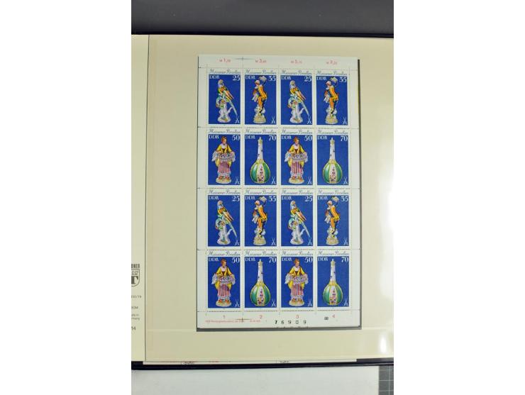 1959/90, umfangreiche postfrische Sammlung der Zusammendruck-Bogen nach Formnummern und Rand-Varianten spezialisiert, dabei D