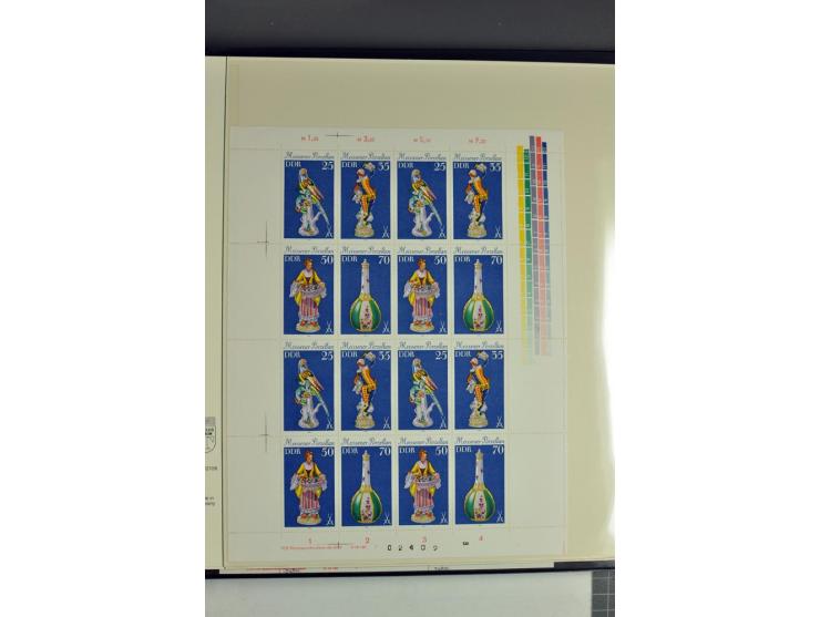1959/90, umfangreiche postfrische Sammlung der Zusammendruck-Bogen nach Formnummern und Rand-Varianten spezialisiert, dabei D