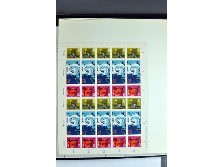 1959/90, umfangreiche postfrische Sammlung der Zusammendruck-Bogen nach Formnummern und Rand-Varianten spezialisiert, dabei D