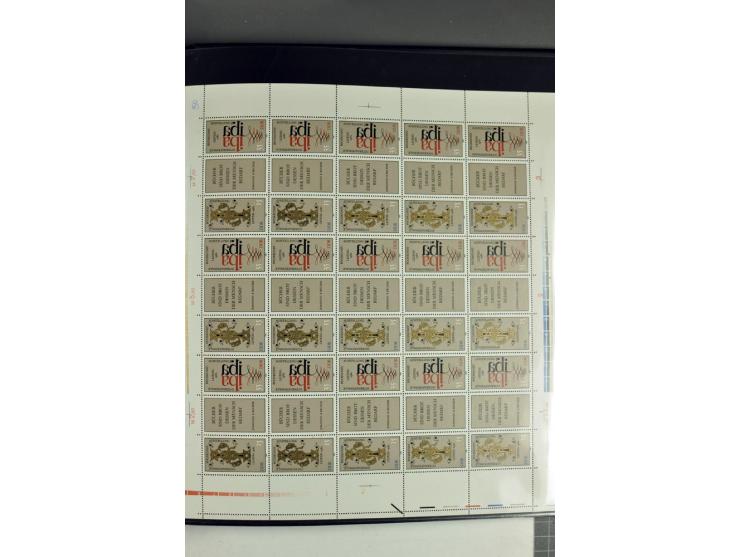 1959/90, umfangreiche postfrische Sammlung der Zusammendruck-Bogen nach Formnummern und Rand-Varianten spezialisiert, dabei D