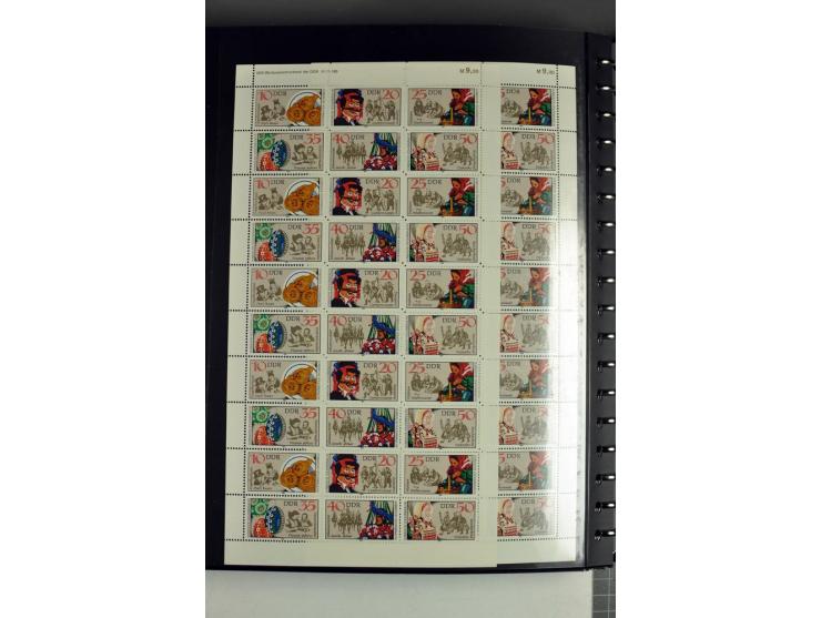 1959/90, umfangreiche postfrische Sammlung der Zusammendruck-Bogen nach Formnummern und Rand-Varianten spezialisiert, dabei D
