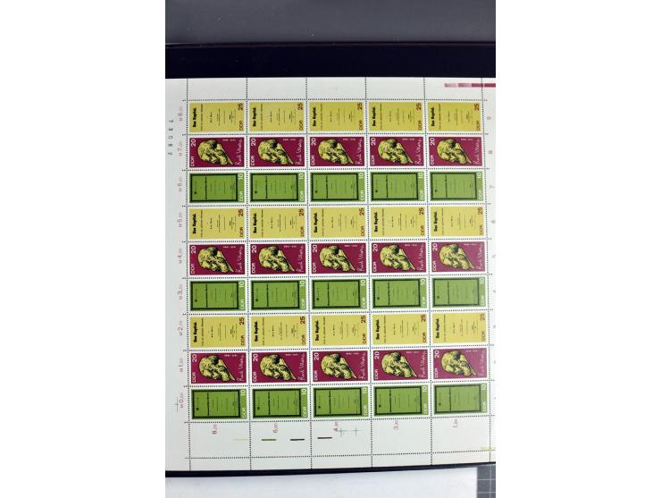 1959/90, umfangreiche postfrische Sammlung der Zusammendruck-Bogen nach Formnummern und Rand-Varianten spezialisiert, dabei D