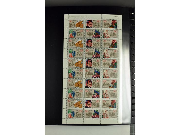 1959/90, umfangreiche postfrische Sammlung der Zusammendruck-Bogen nach Formnummern und Rand-Varianten spezialisiert, dabei D