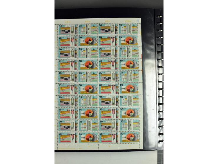 1959/90, umfangreiche postfrische Sammlung der Zusammendruck-Bogen nach Formnummern und Rand-Varianten spezialisiert, dabei D