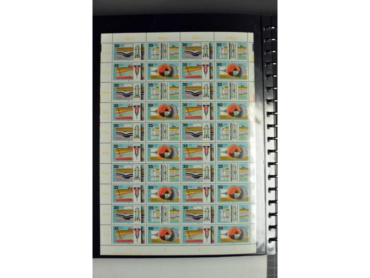 1959/90, umfangreiche postfrische Sammlung der Zusammendruck-Bogen nach Formnummern und Rand-Varianten spezialisiert, dabei D