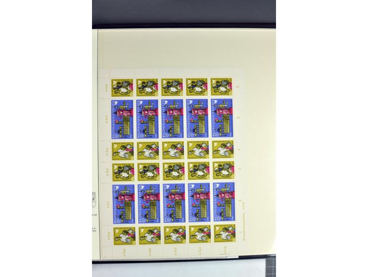 1959/90, umfangreiche postfrische Sammlung der Zusammendruck-Bogen nach Formnummern und Rand-Varianten spezialisiert, dabei D