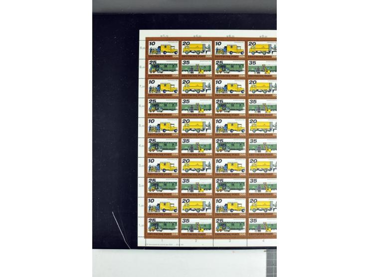 1959/90, umfangreiche postfrische Sammlung der Zusammendruck-Bogen nach Formnummern und Rand-Varianten spezialisiert, dabei D
