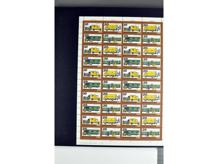 1959/90, umfangreiche postfrische Sammlung der Zusammendruck-Bogen nach Formnummern und Rand-Varianten spezialisiert, dabei D