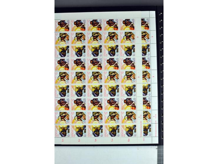 1959/90, umfangreiche postfrische Sammlung der Zusammendruck-Bogen nach Formnummern und Rand-Varianten spezialisiert, dabei D