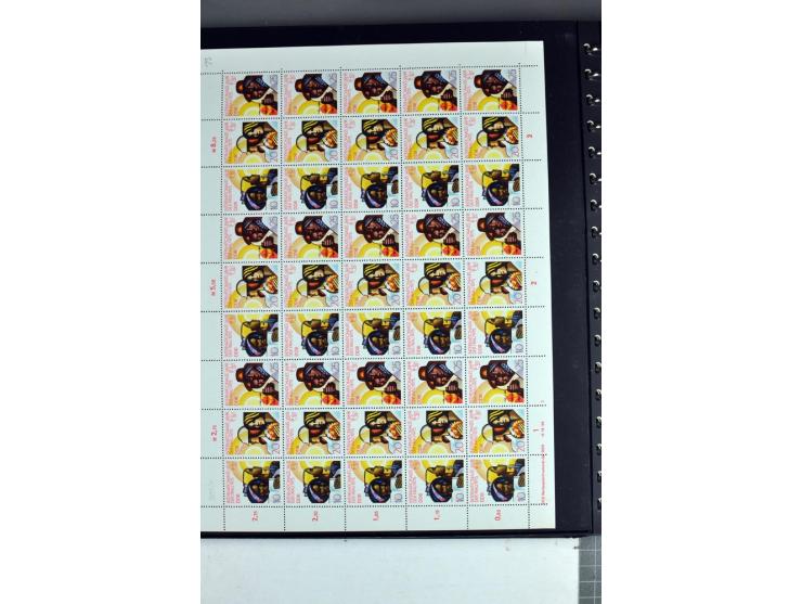 1959/90, umfangreiche postfrische Sammlung der Zusammendruck-Bogen nach Formnummern und Rand-Varianten spezialisiert, dabei D