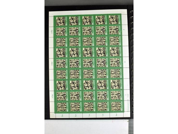 1959/90, umfangreiche postfrische Sammlung der Zusammendruck-Bogen nach Formnummern und Rand-Varianten spezialisiert, dabei D